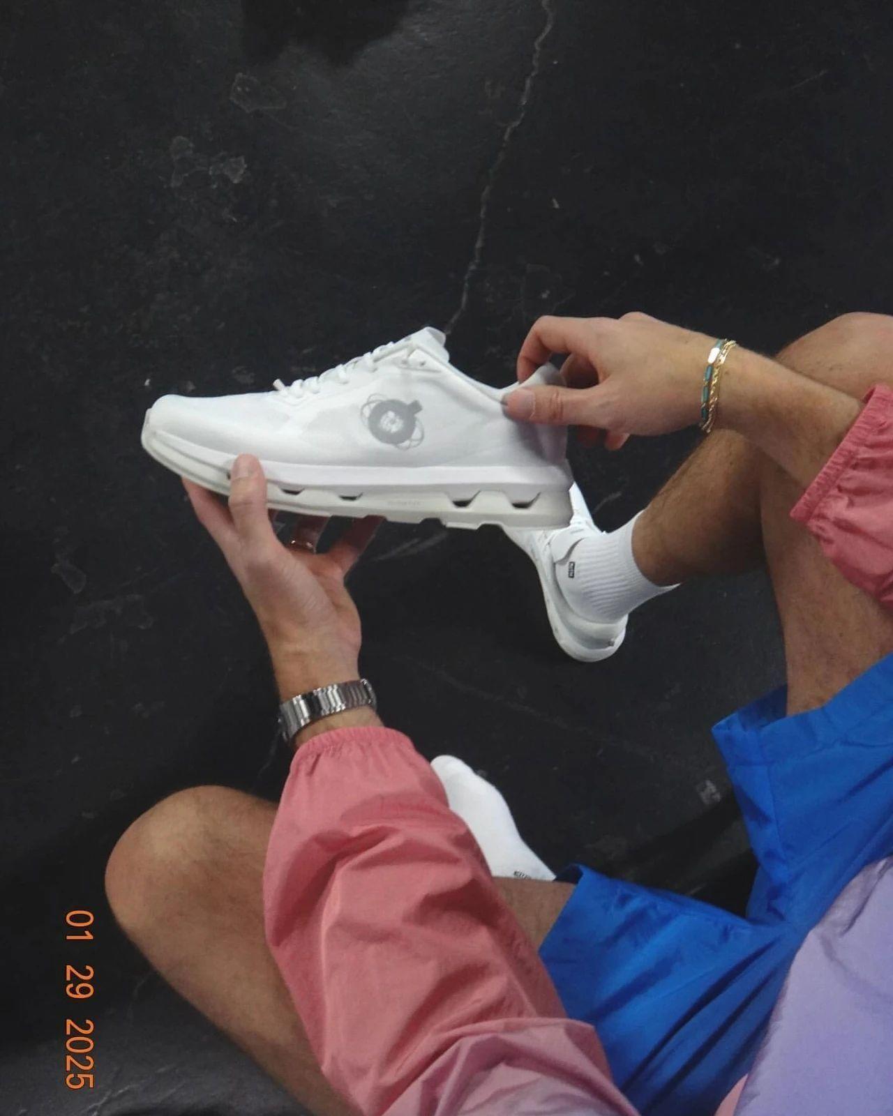 KITH x On Running 联名「Cloudzone」发售倒计时!黑白双色 + 纽约灵感设计